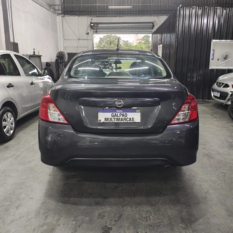 NISSAN Versa Sedan - Foto