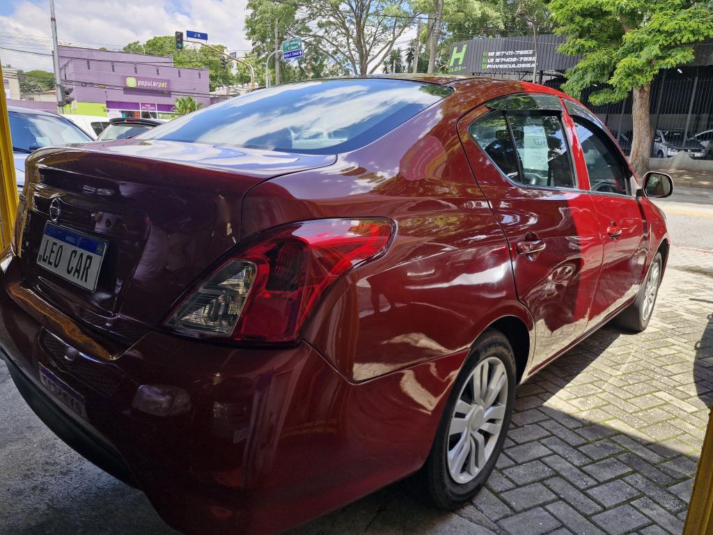 NISSAN Versa Sedan - Foto