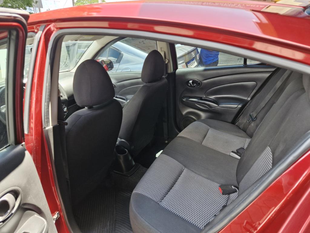 NISSAN Versa Sedan - Foto