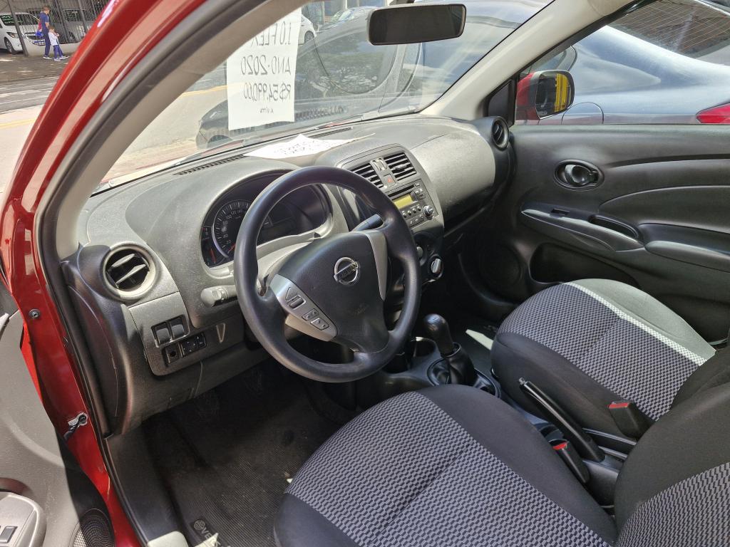NISSAN Versa Sedan - Foto