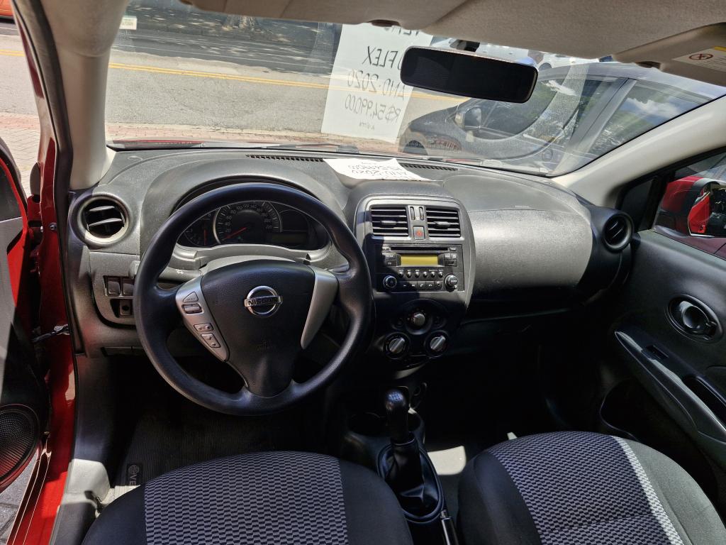NISSAN Versa Sedan - Foto