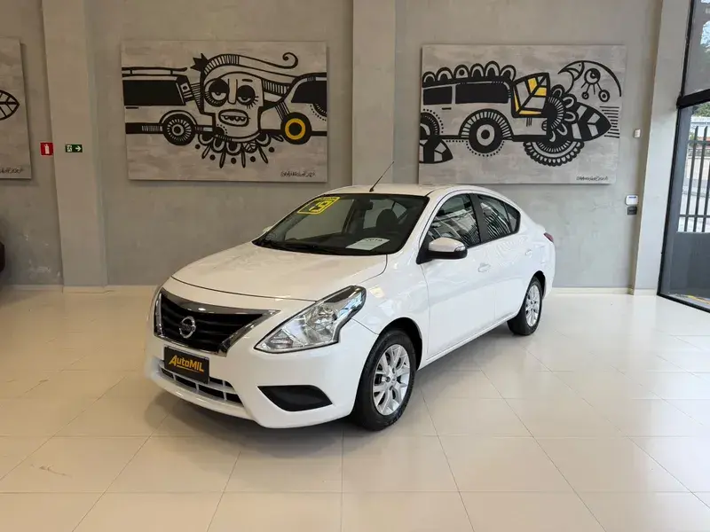 NISSAN Versa Sedan - Foto