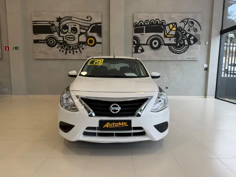 NISSAN Versa Sedan - Foto