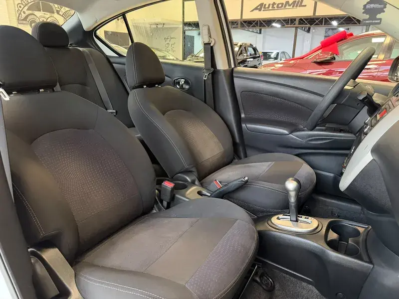 NISSAN Versa Sedan - Foto