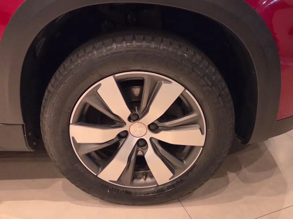 PEUGEOT 2008 - Foto