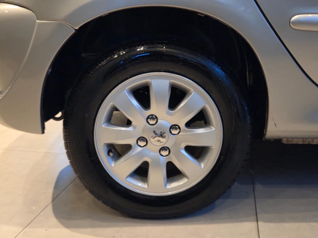 PEUGEOT 207 Hatch - Foto