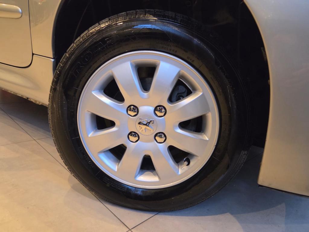 PEUGEOT 207 Hatch - Foto
