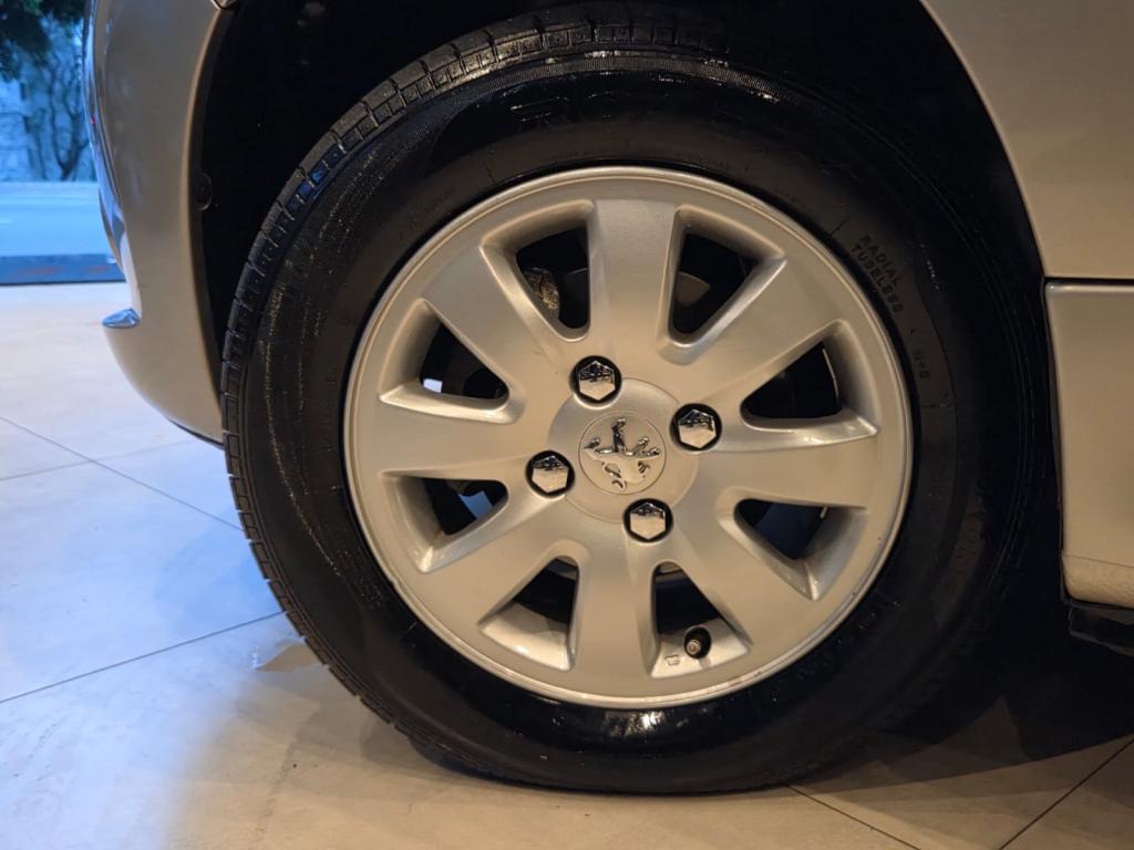 PEUGEOT 207 Hatch - Foto