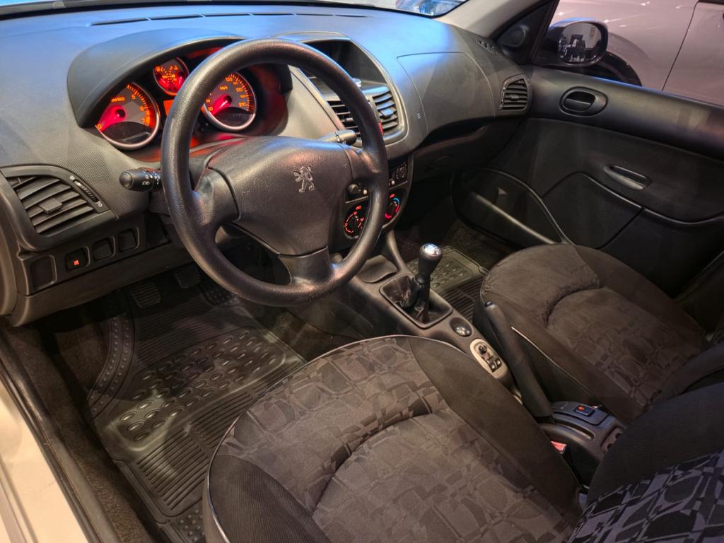PEUGEOT 207 Hatch - Foto