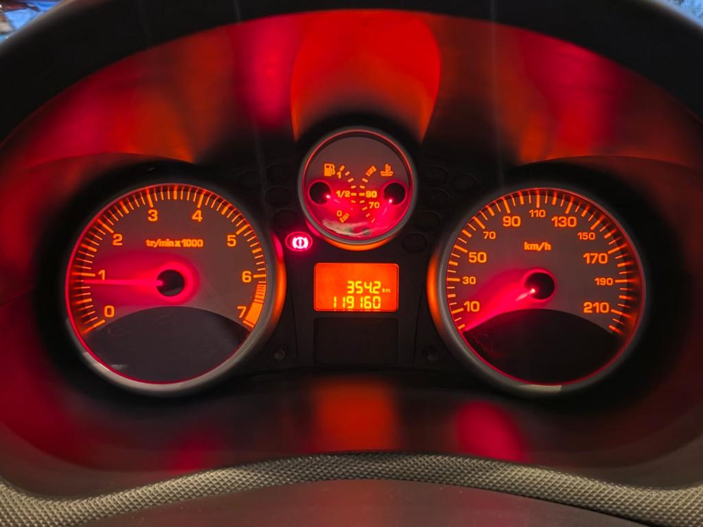 PEUGEOT 207 Hatch - Foto