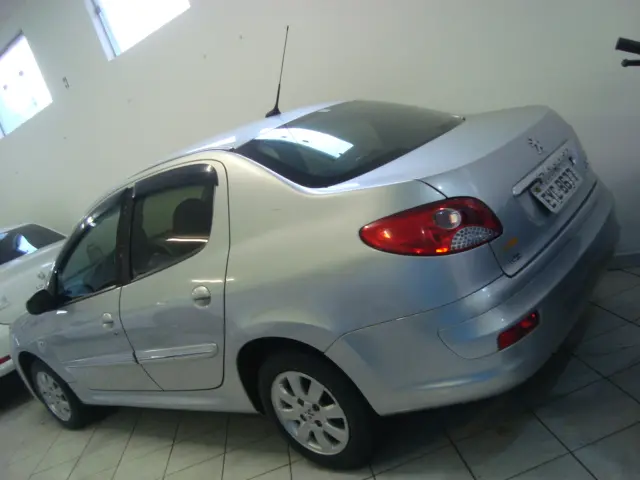 PEUGEOT 207 Sedan - Foto