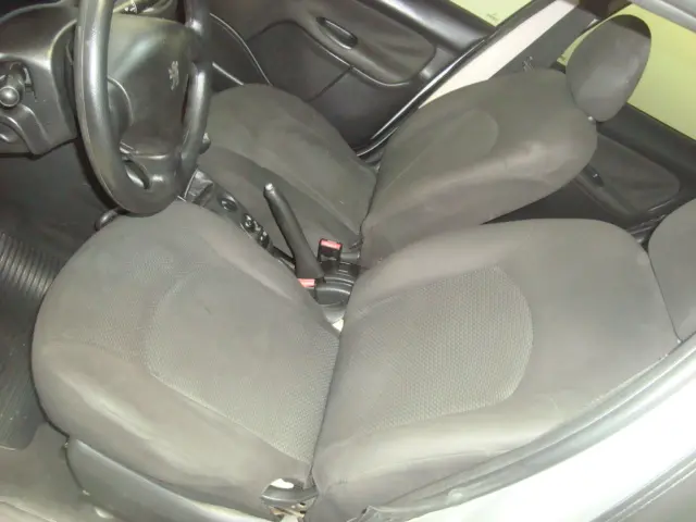 PEUGEOT 207 Sedan - Foto
