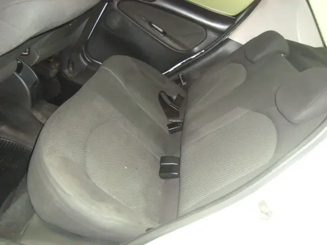 PEUGEOT 207 Sedan - Foto