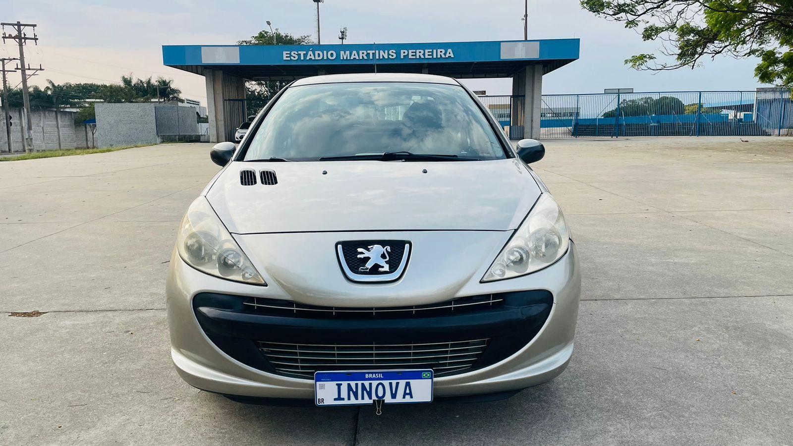 PEUGEOT 207 Sedan - Foto