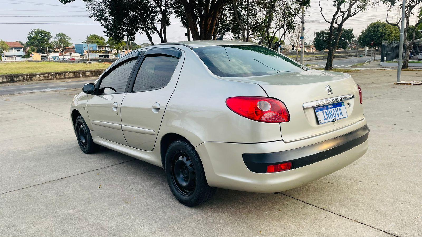 PEUGEOT 207 Sedan - Foto