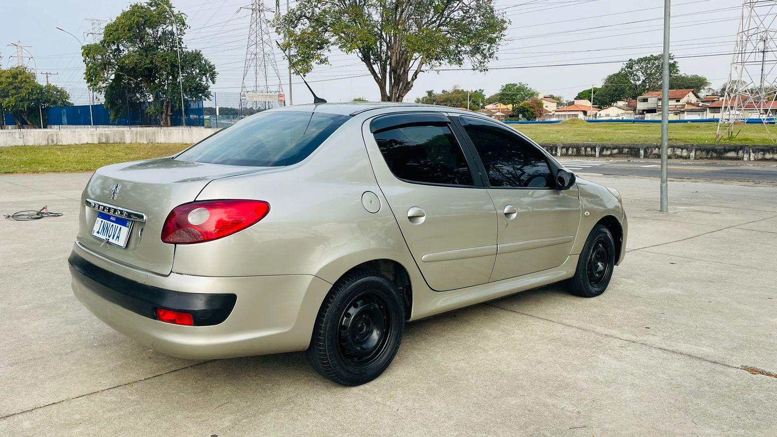 PEUGEOT 207 Sedan - Foto