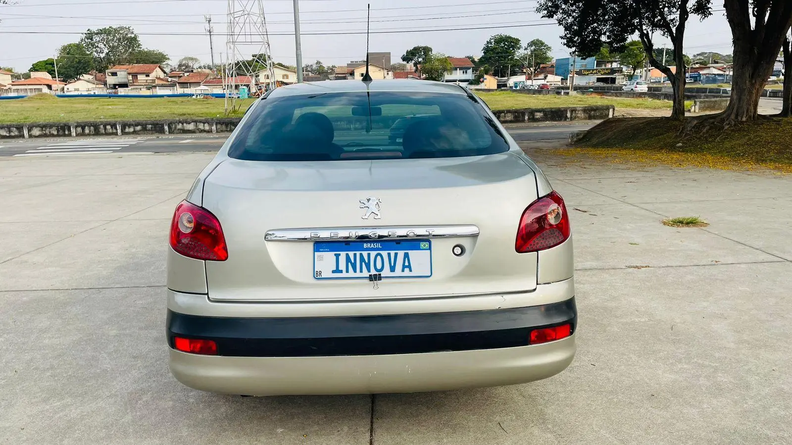 PEUGEOT 207 Sedan - Foto