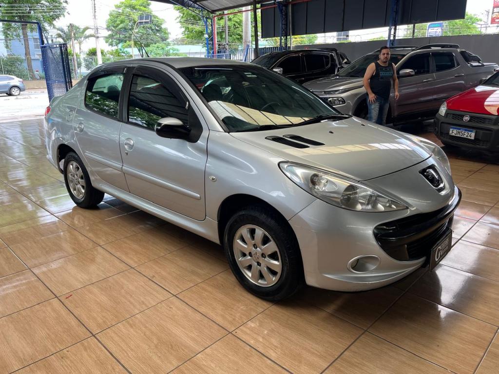 PEUGEOT 207 Sedan - Foto