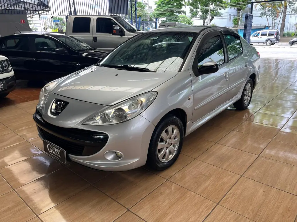 PEUGEOT 207 Sedan - Foto