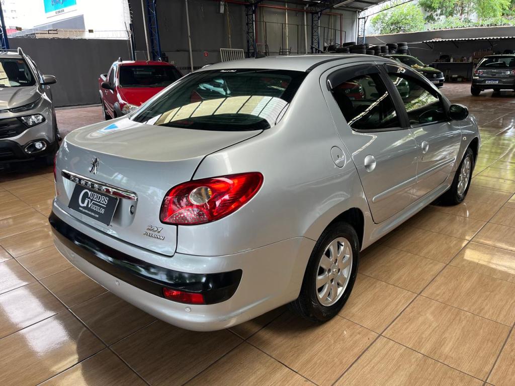 PEUGEOT 207 Sedan - Foto