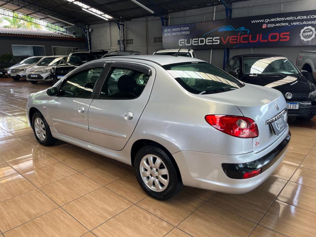 PEUGEOT 207 Sedan - Foto