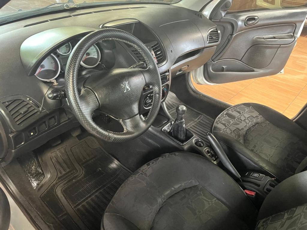 PEUGEOT 207 Sedan - Foto