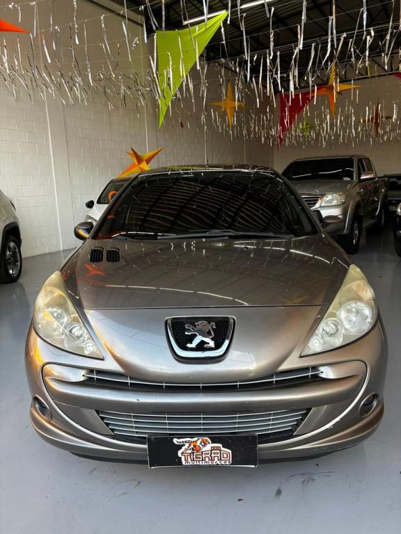 PEUGEOT 207 Sedan - Foto