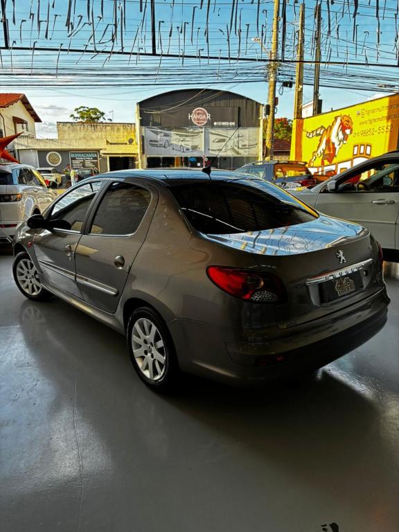 PEUGEOT 207 Sedan - Foto