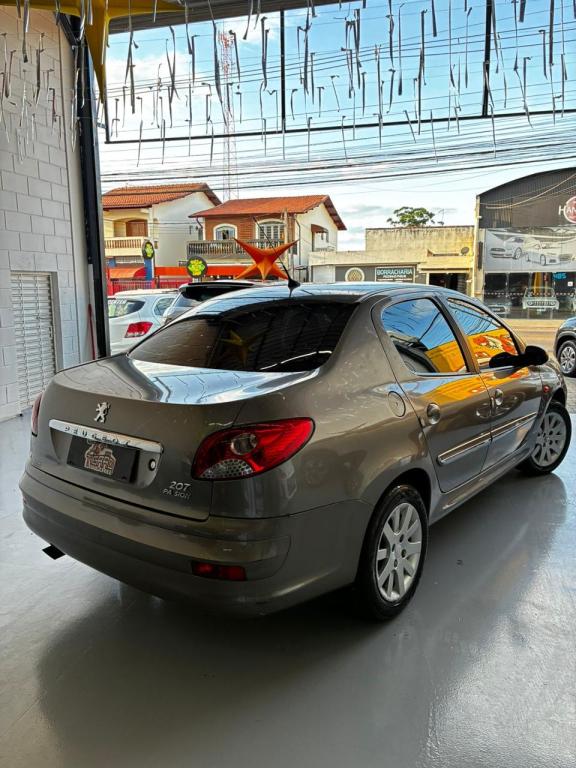 PEUGEOT 207 Sedan - Foto