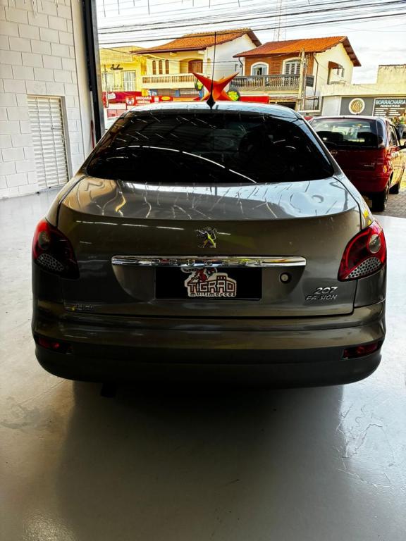 PEUGEOT 207 Sedan - Foto