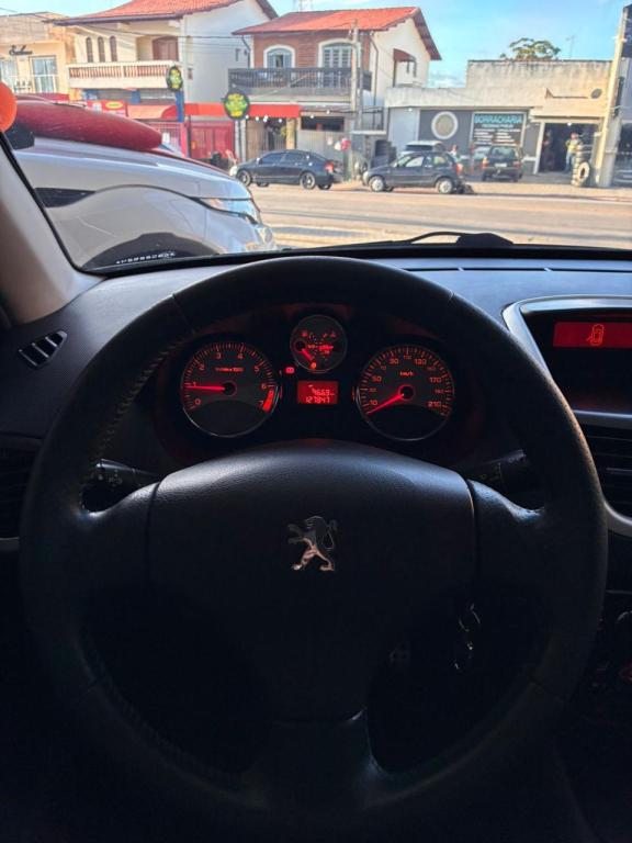 PEUGEOT 207 Sedan - Foto