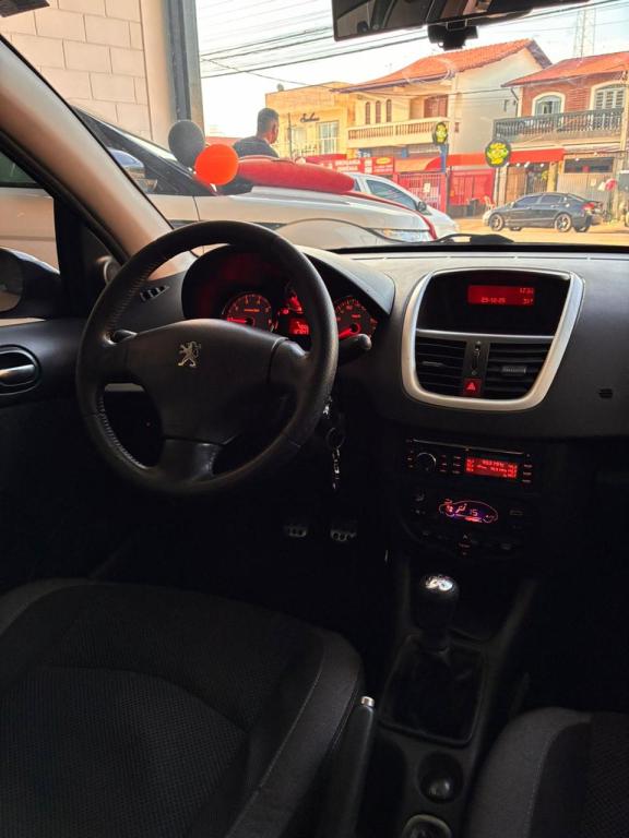 PEUGEOT 207 Sedan - Foto