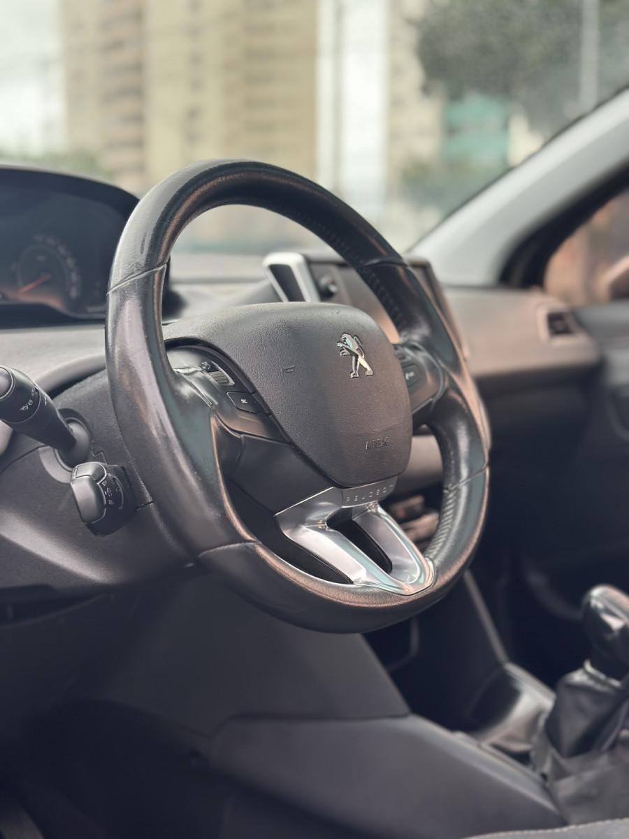 PEUGEOT 208 - Foto