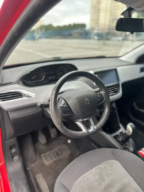PEUGEOT 208 - Foto