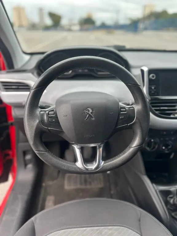 PEUGEOT 208 - Foto