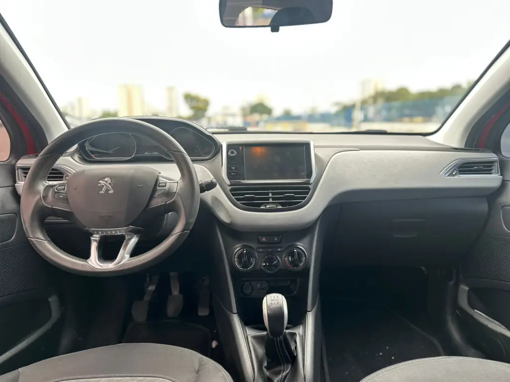 PEUGEOT 208 - Foto