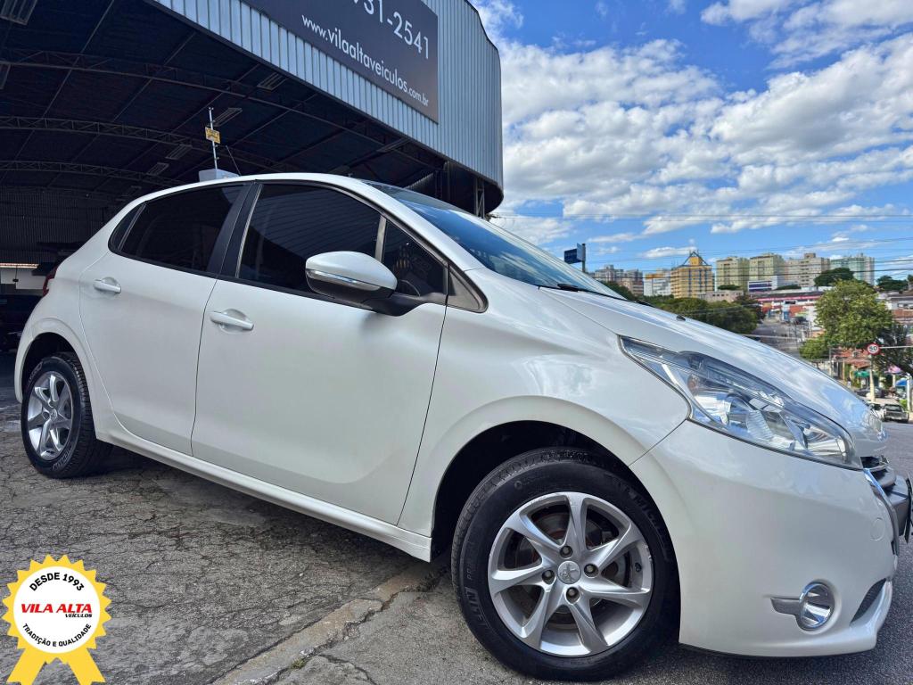 PEUGEOT 208