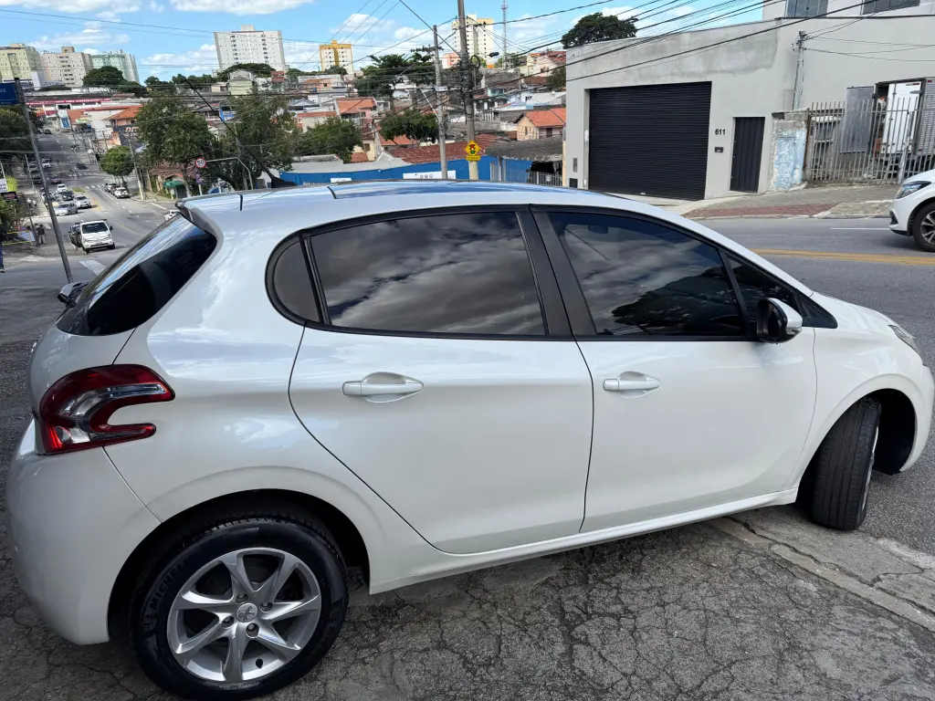 PEUGEOT 208 - Foto
