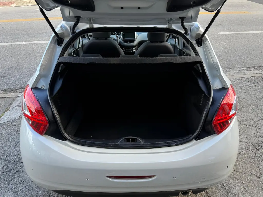 PEUGEOT 208 - Foto