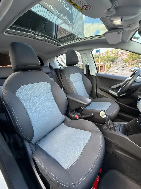 PEUGEOT 208 - Foto