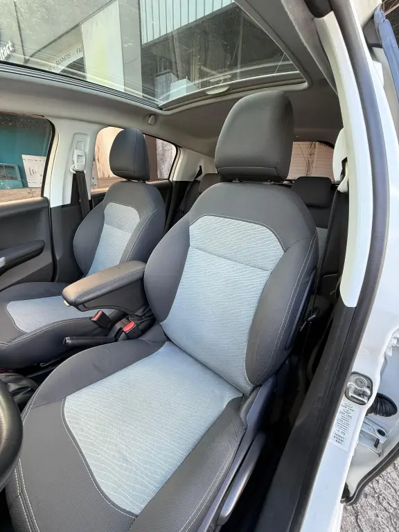 PEUGEOT 208 - Foto