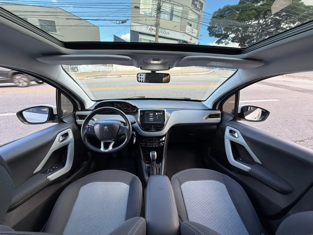 PEUGEOT 208 - Foto