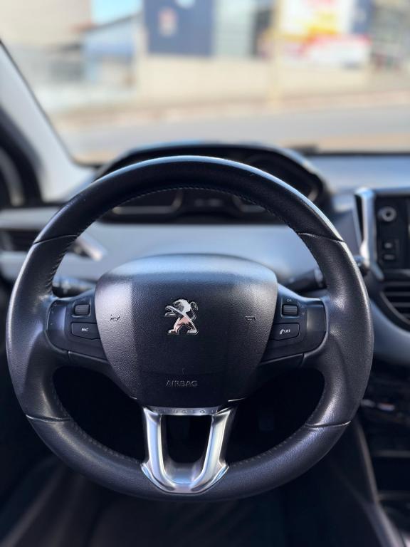 PEUGEOT 208 - Foto