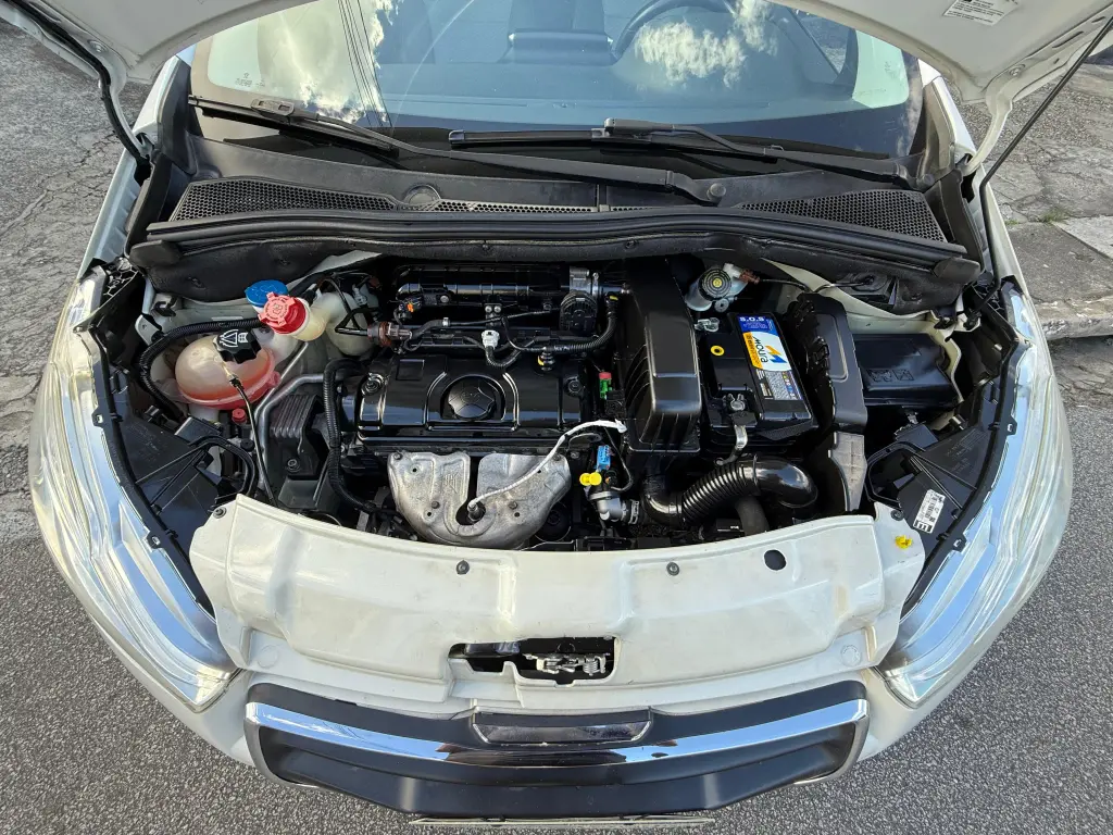 PEUGEOT 208 - Foto