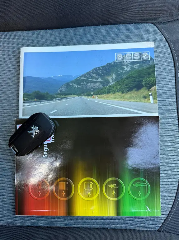 PEUGEOT 208 - Foto