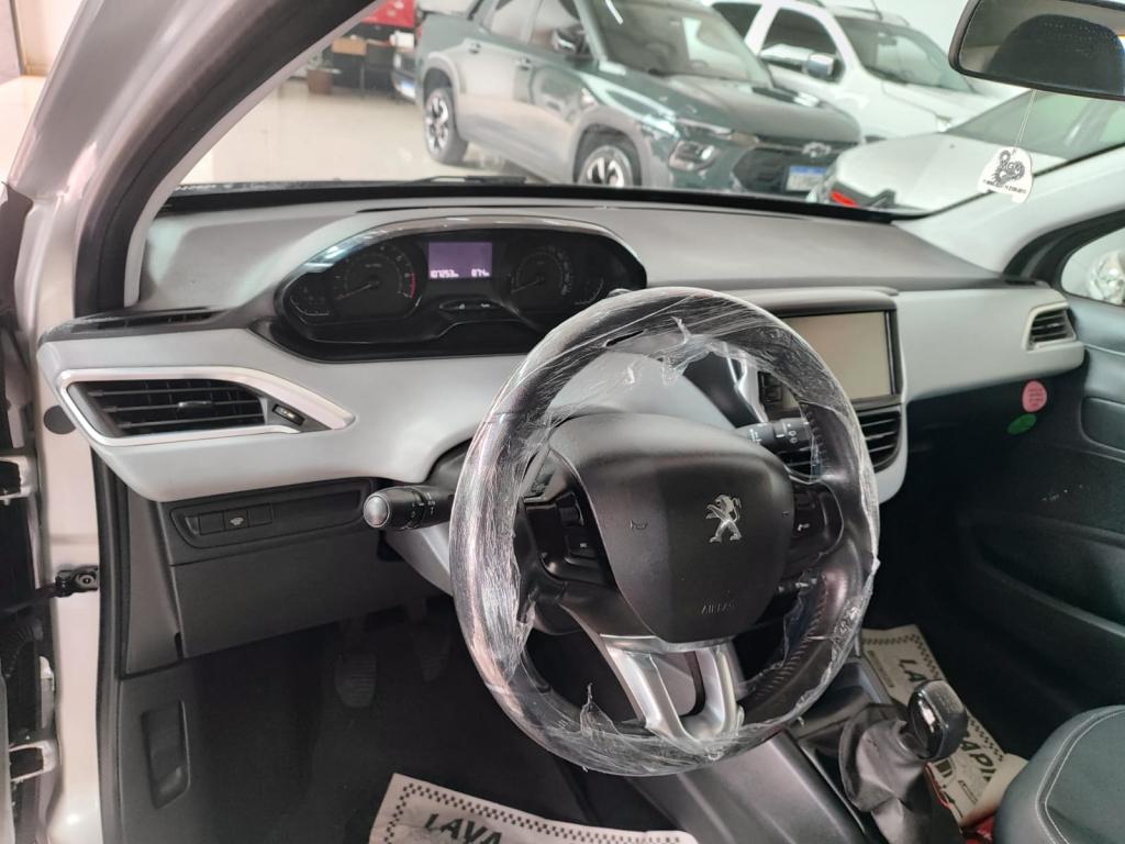 PEUGEOT 208 - Foto