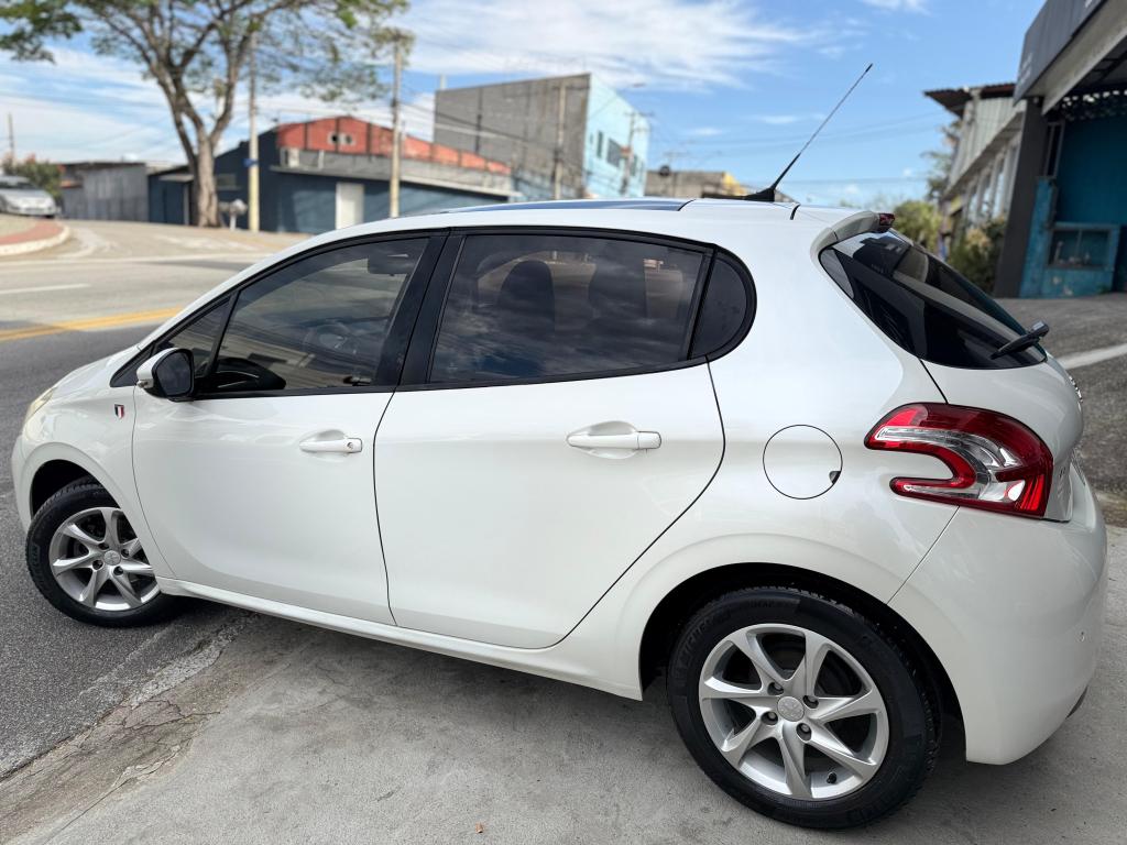 PEUGEOT 208 - Foto