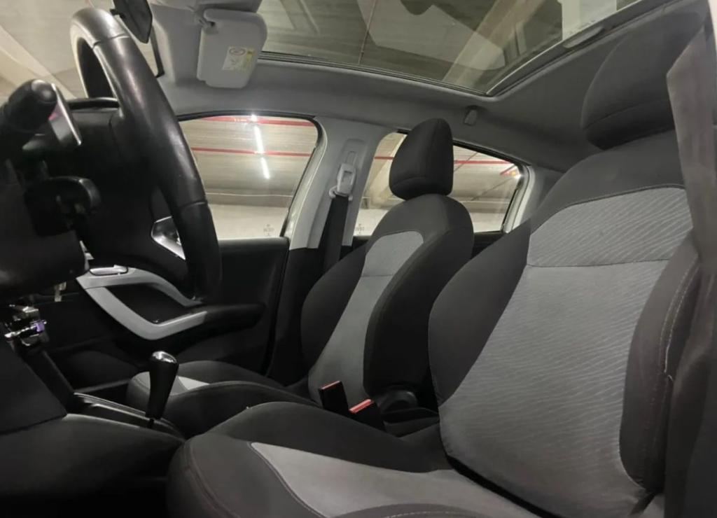 PEUGEOT 208 - Foto