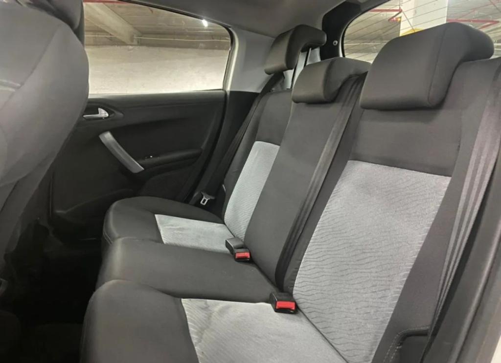 PEUGEOT 208 - Foto