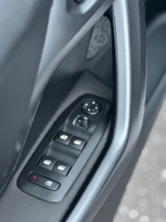 PEUGEOT 208 - Foto